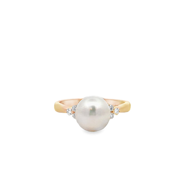 14Kt Yellow Gold Ring With 8.5Mm Fresh Water Pearl With 3 Diamonds On