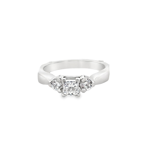 14Kt White Gold Engagement Ring With 2 Round Brilliant Diamonds On Eit