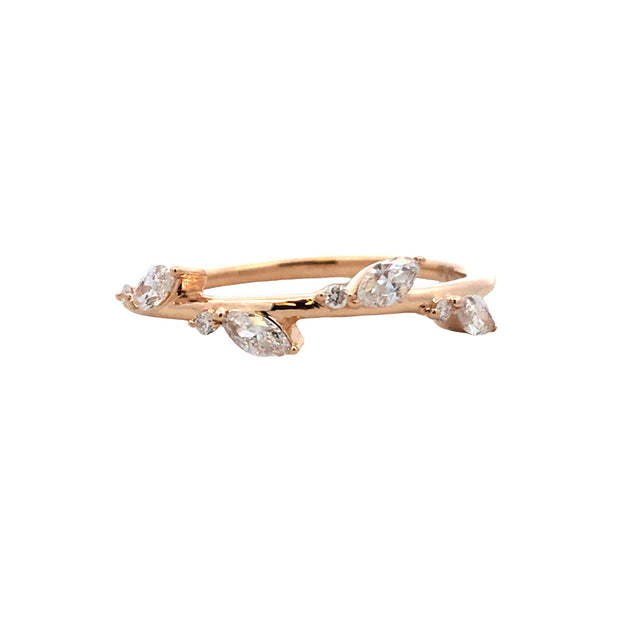 18kt Yellow Gold Ring With 4 Marquise Diamonds and 1 Round Diamond In